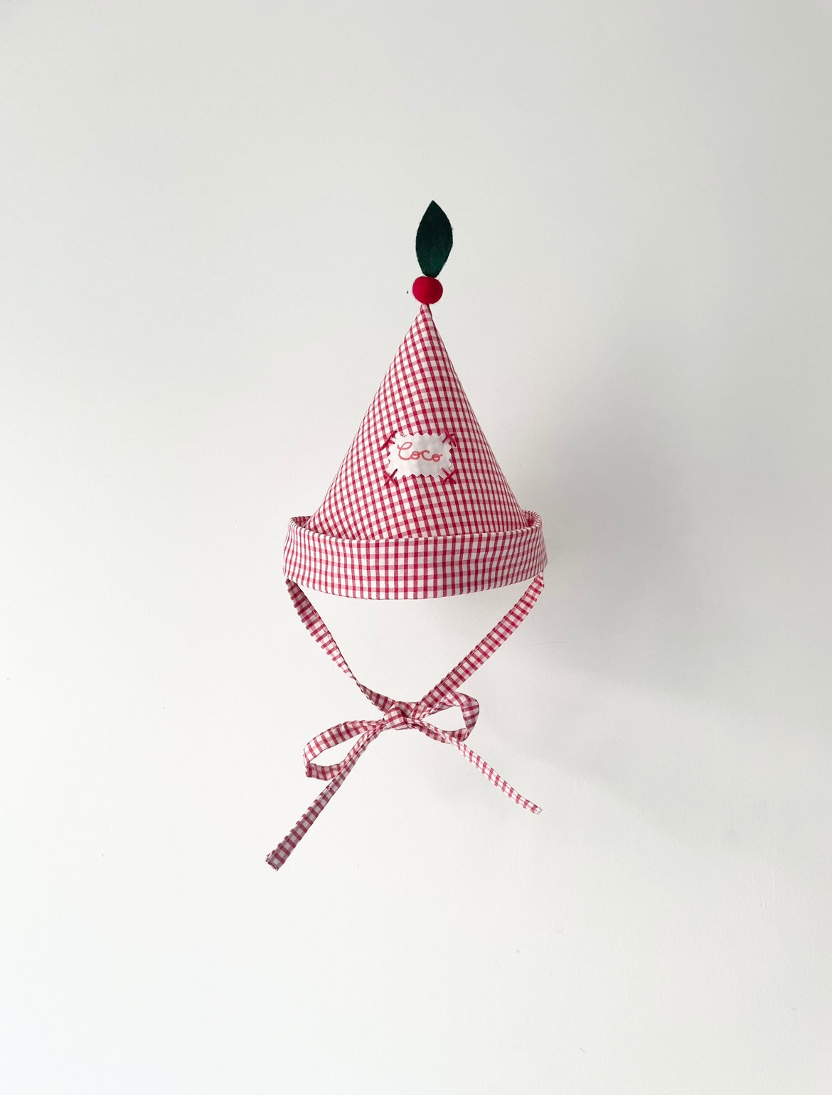 Pointed apple hat