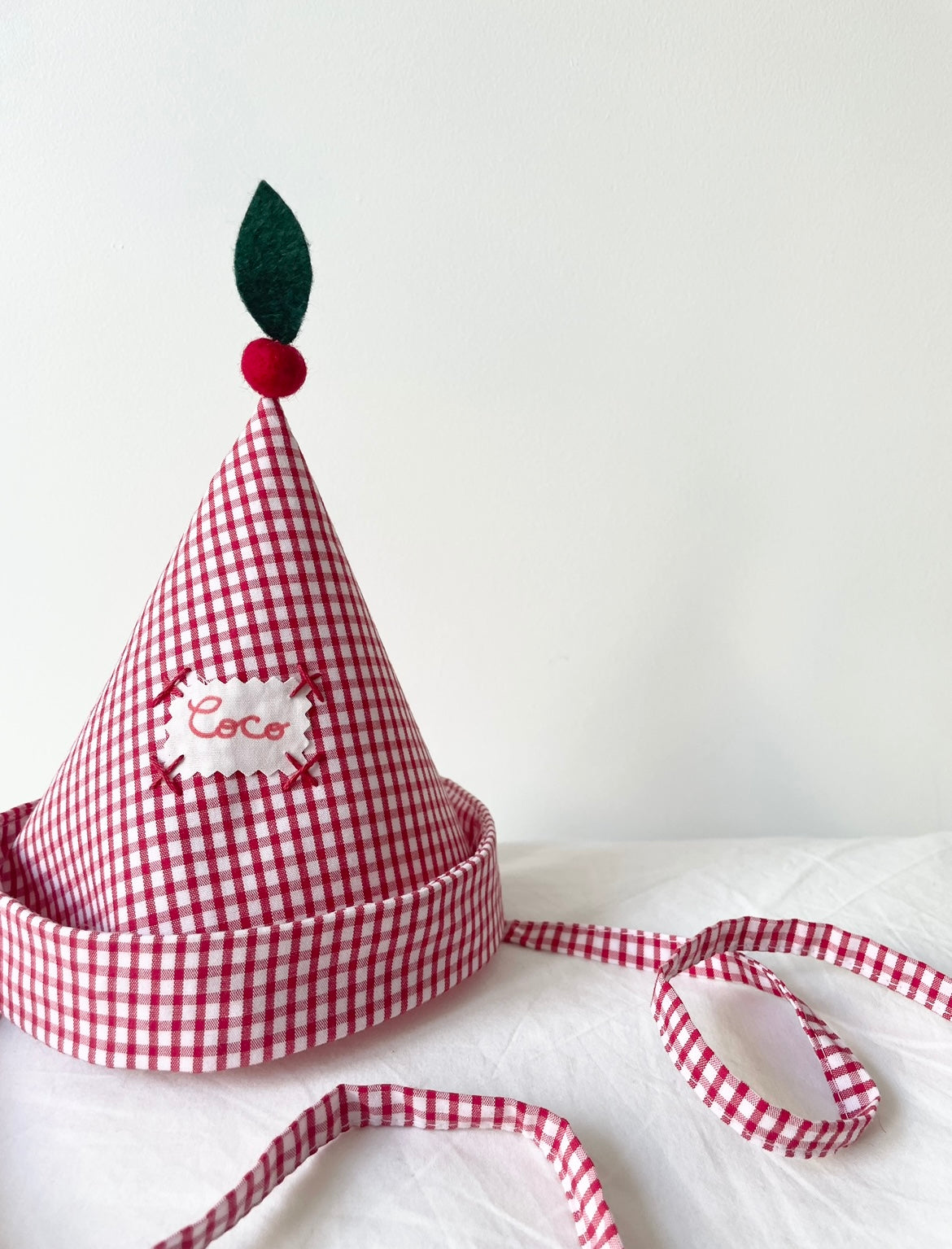 Pointed apple hat