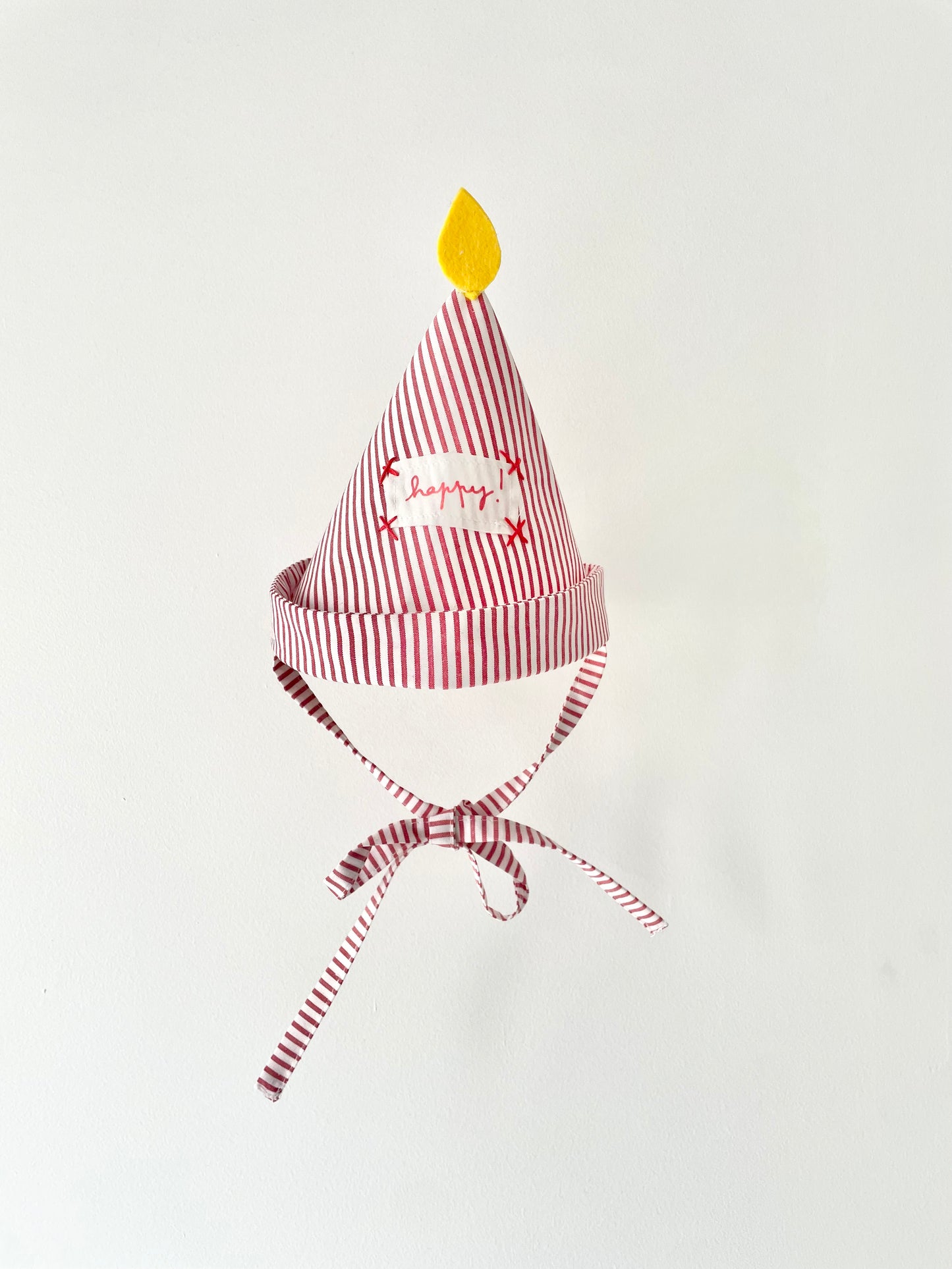 Chapeau bougie Happy ! rayé rouge et blanc