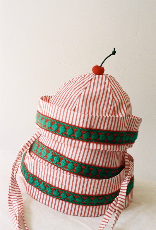 Chapeau marin rayé rouge cerise