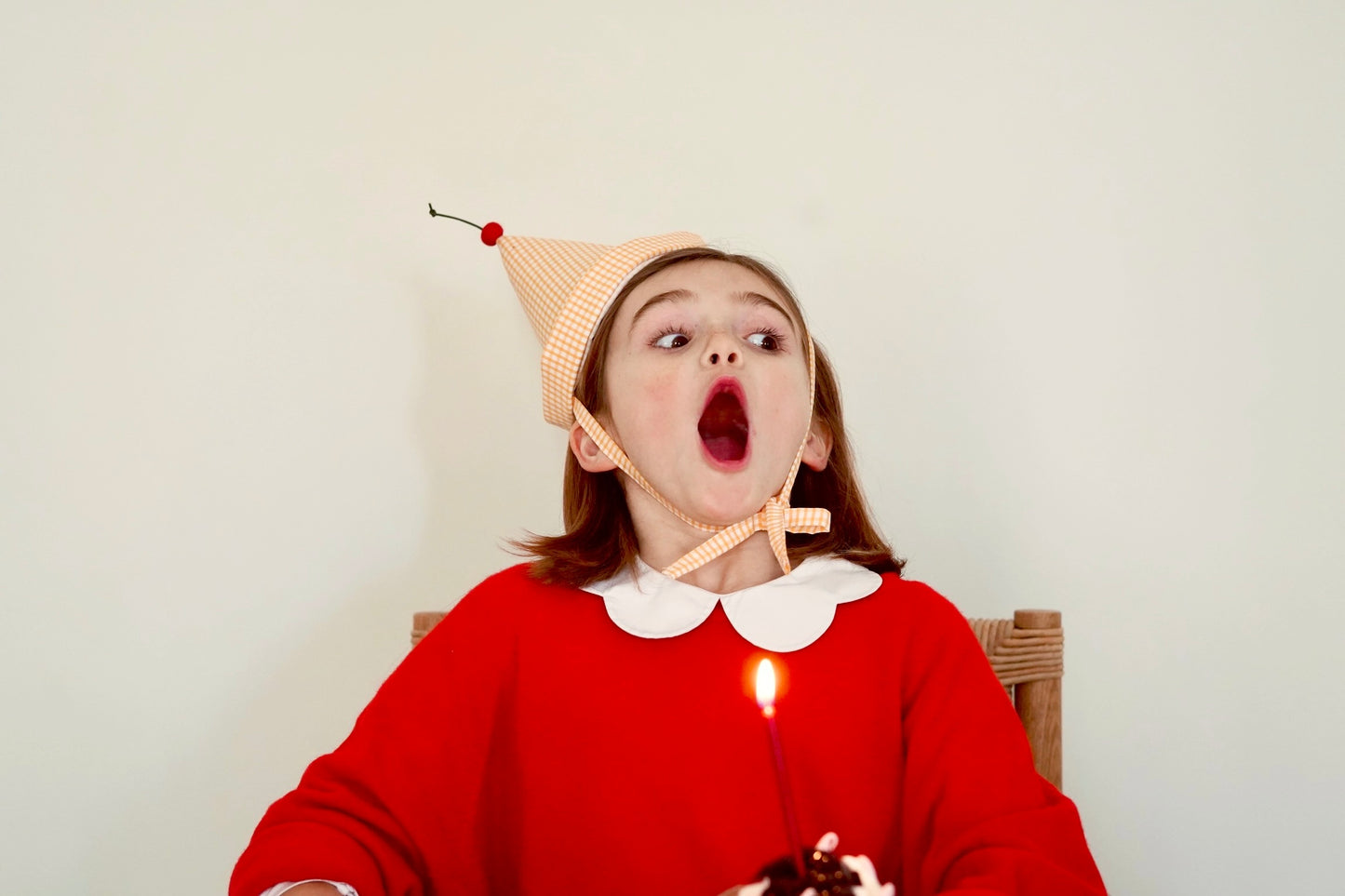 Chapeau d’anniversaire Wabi X Pompon Cucu cerise