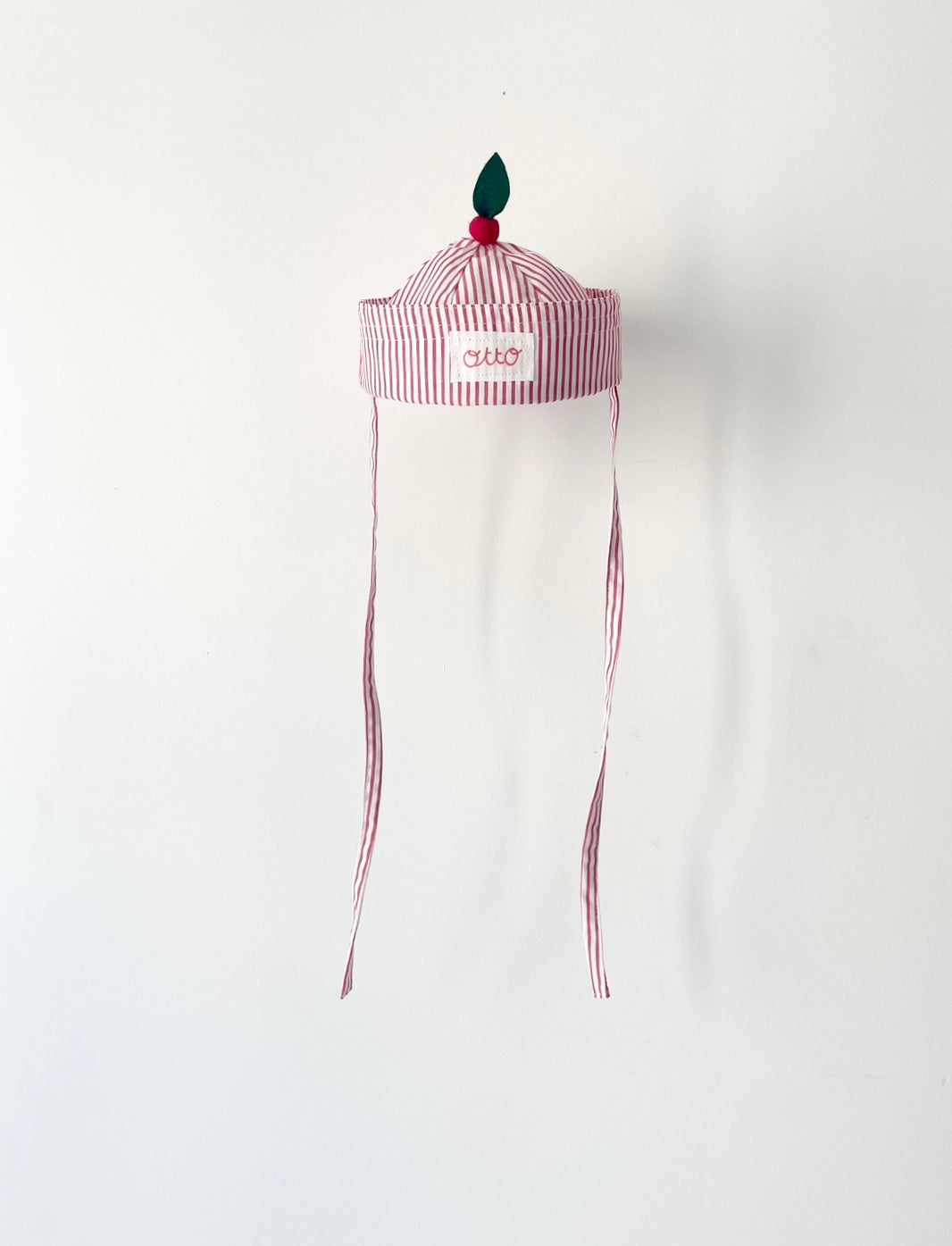Chapeau marin rayé rouge cerise main image 1